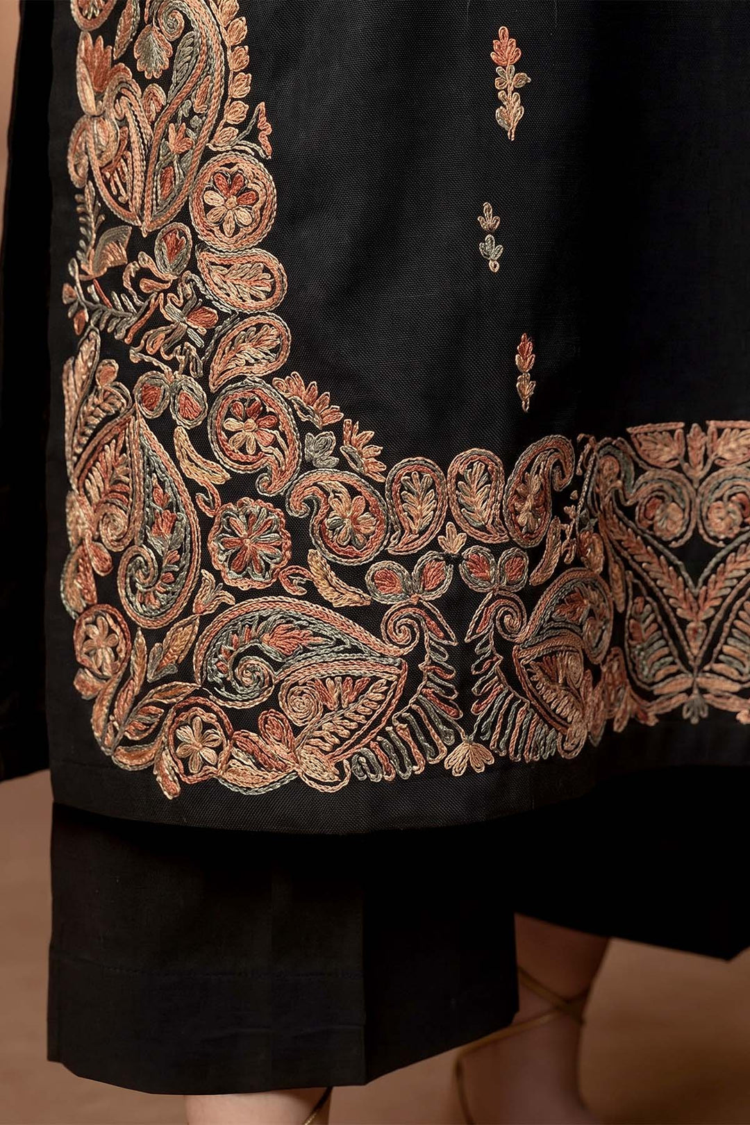 6282-AREZU EMBROIDERED KHADDAR UNSTITCHED