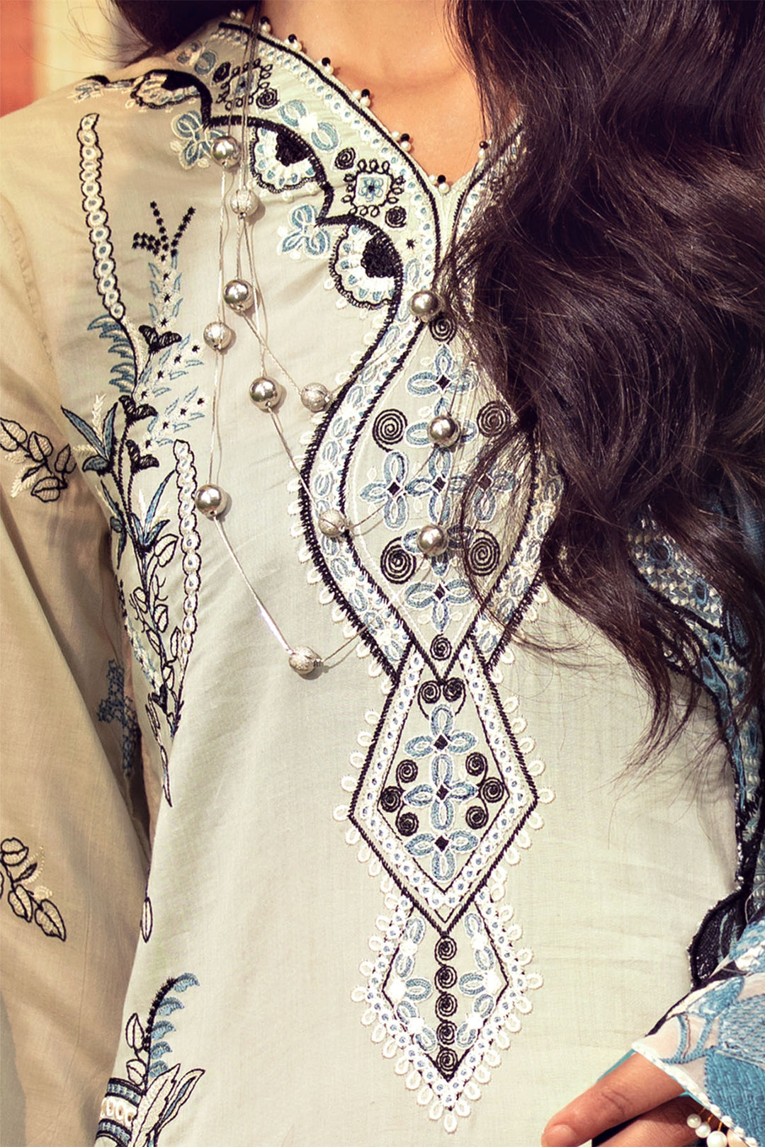 2798-MEDALLION EMBROIDERED LAWN STITCHED