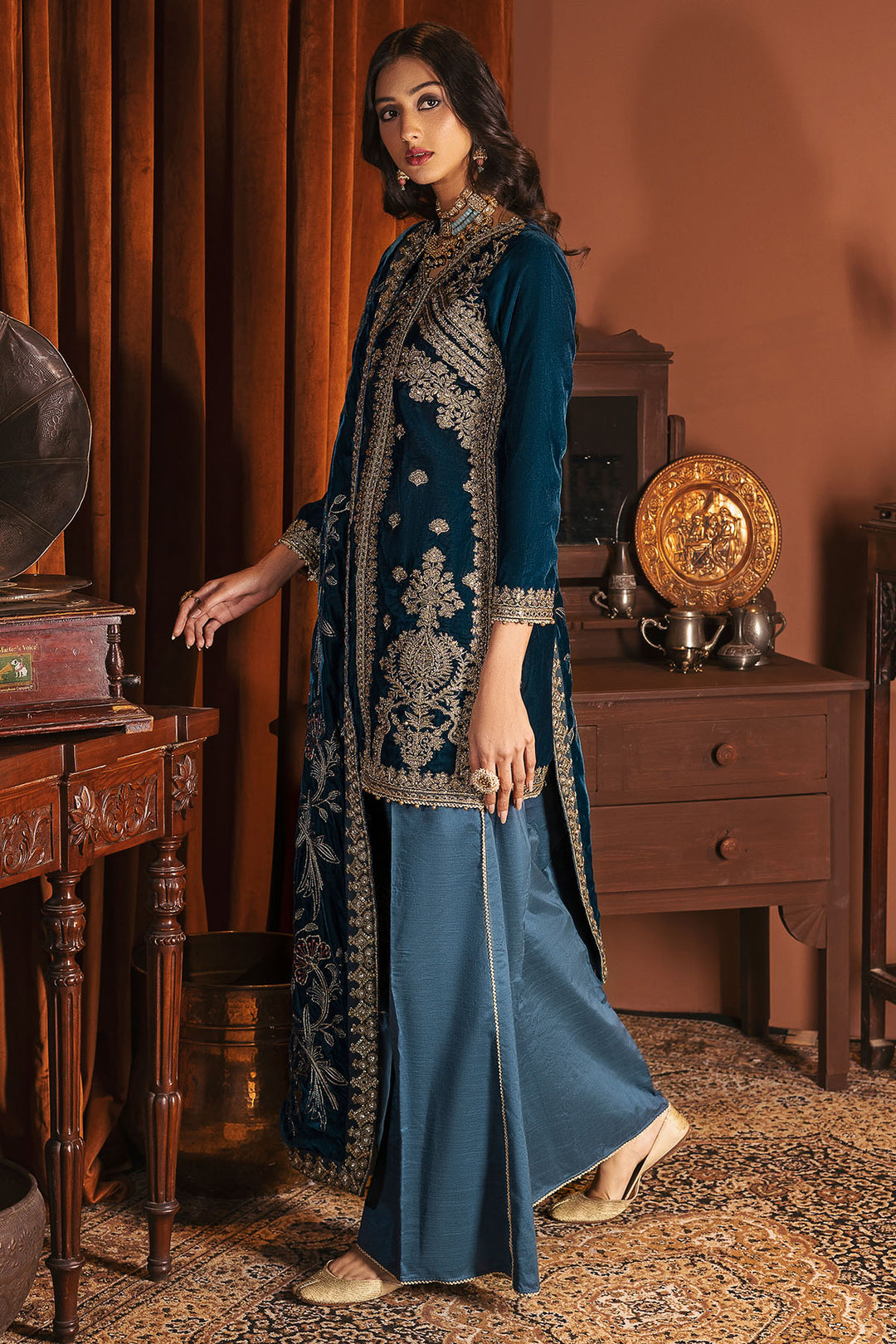 3173-ANARKALI EMBROIDERED VELVET UNSTITCHED