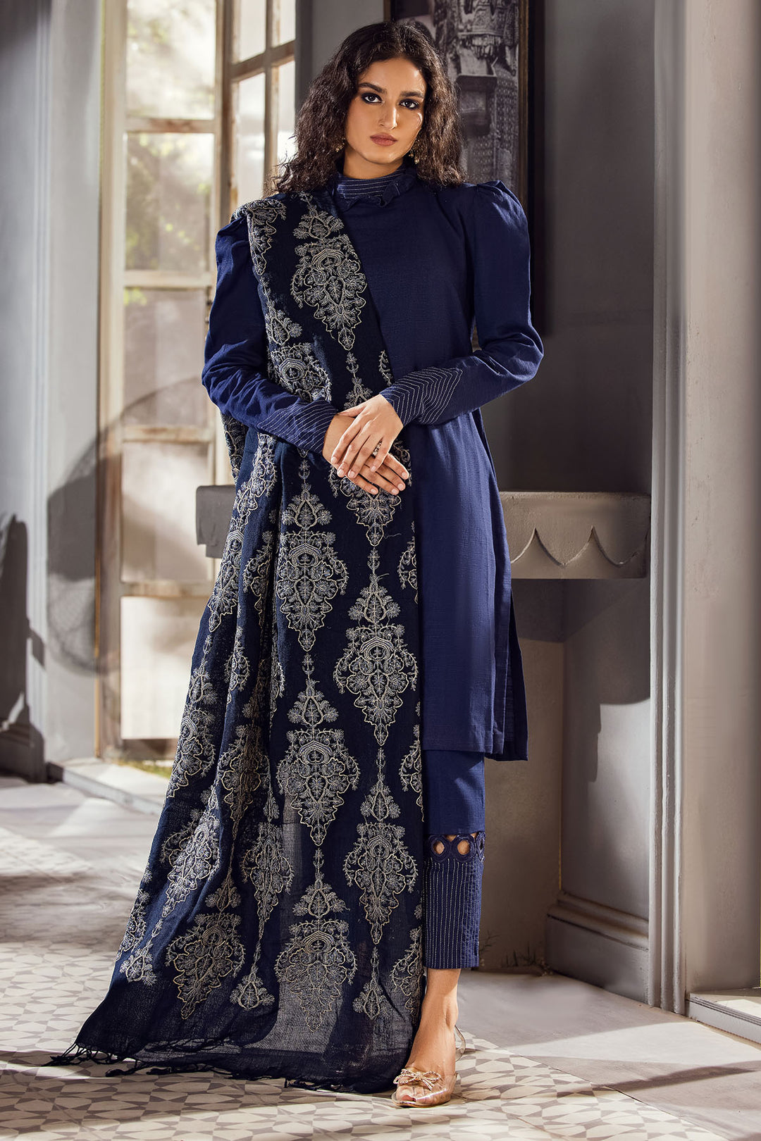 3652-ROYAL-GRACE EMBROIDERED PASHMINA BLEND SHAWL