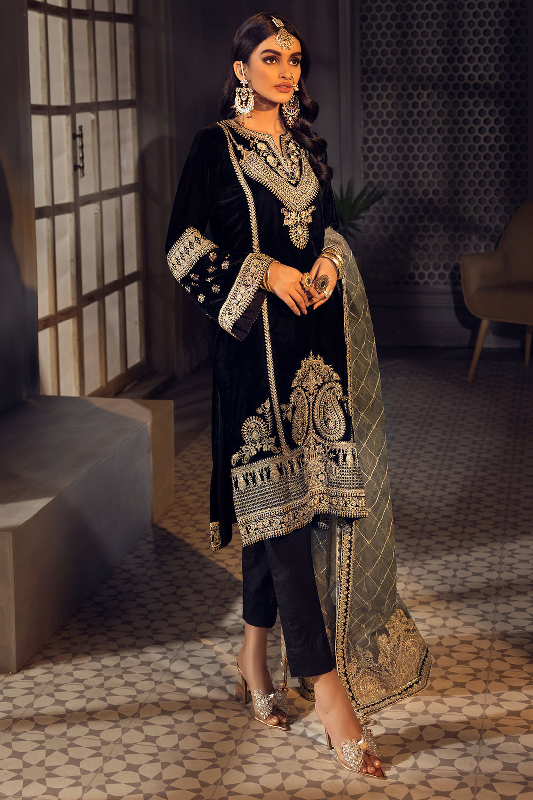 3779-CARP EMBROIDERED VELVET UNSTITCHED