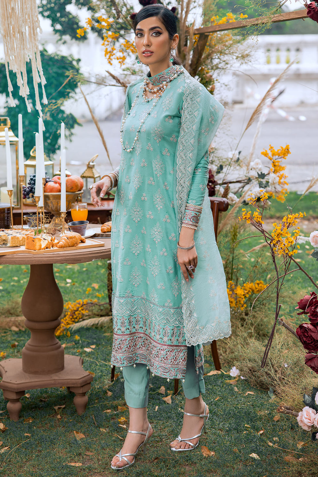 3789-LAPINS EMBROIDERED LINEN STITCHED