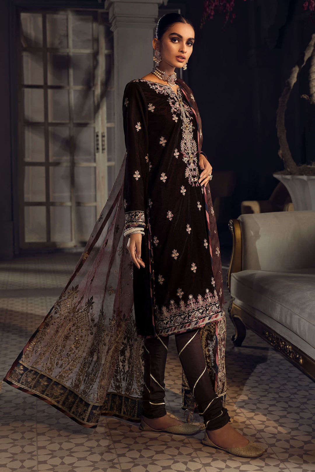 3826-RAYS EMBROIDERED VELVET UNSTITCHED