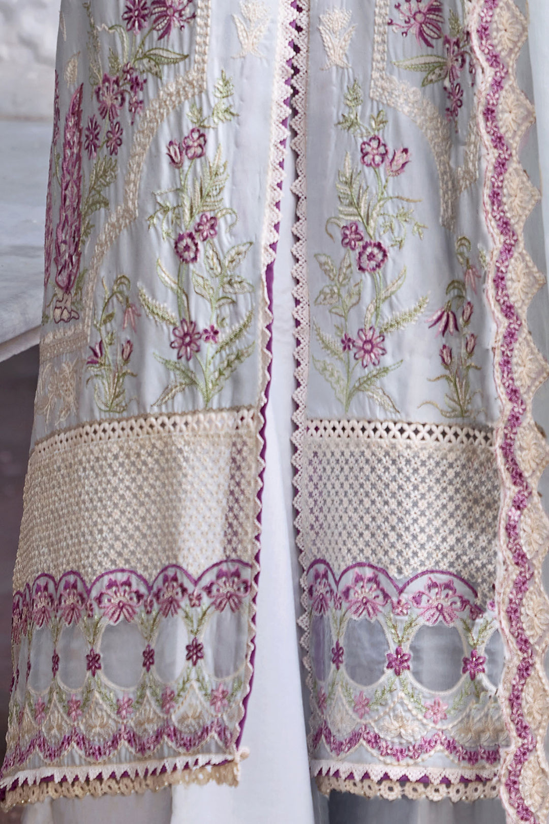4056-ZOOHA EMBROIDERED LAWN STITCHED
